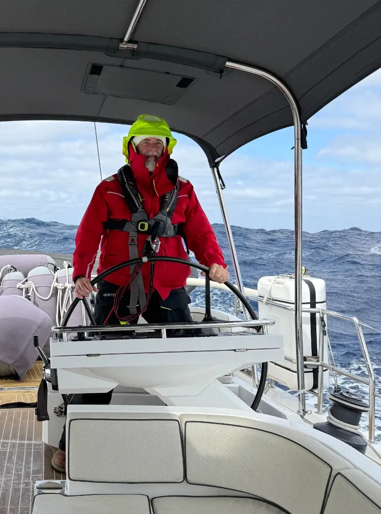 Опытный эстонский капитан в штормовом Атлантическом океане